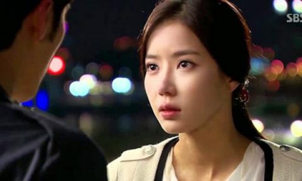 Nửa đêm uống say khướt về, chồng khóc lóc thỏ thẻ cầu xin tôi một chuyện động trời