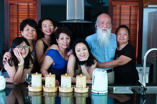 Minh mẫn tới giây phút cuối, thầy Văn Như Cương chờ cả cháu gái từ Úc về rồi mới thanh thản ra đi