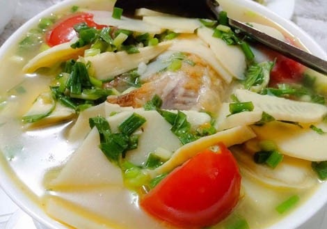 Cá nấu măng chua kiểu này ai ăn cũng thích ngon hơn ngoài hàng