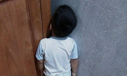 Phát hiện mẹ quan hệ bất chính với ông nội, cậu bé 8 tuổi bị chính mẹ đẻ s.át h.ại