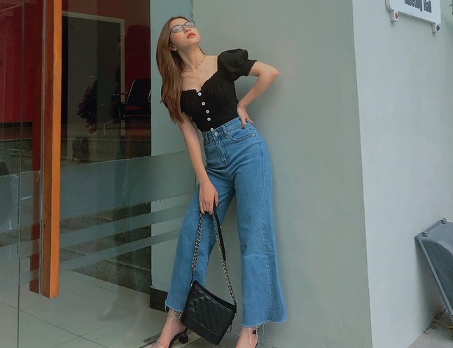 Khoản mix đồ và pose ảnh 'hack' dáng của bạn gái Quang Hải chắc chẳng ai bằng