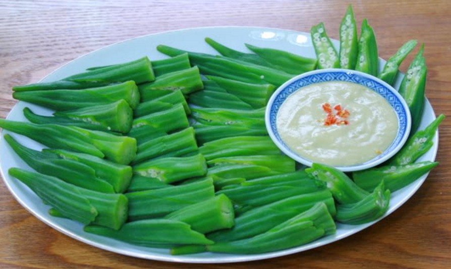 Bỏ thêm thứ này vào luộc cùng đậu bắp, có ngay món rau vừa giòn vừa ngọt mà không hề bị nhớt