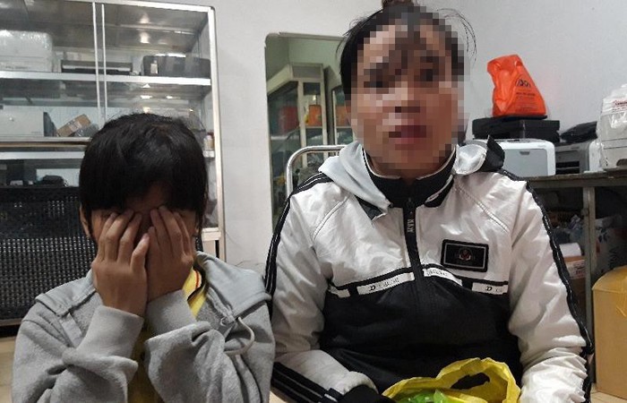 Gia đình tố cáo bé 10 tuổi bị 4 thanh niên cùng dãy trọ liên tiếp x.âm h.ại