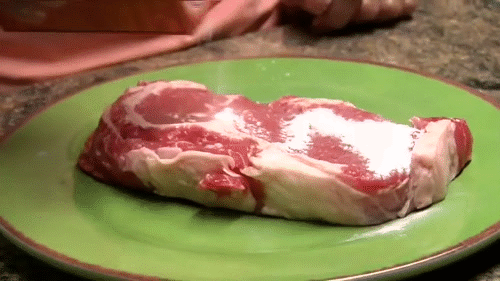 Đầu bếp nhà hàng 5 sao tiết lộ mẹo khiến thịt bò trở nên mềm, mọng nước, nấu món gì cũng ngon