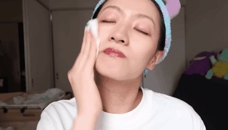 Beauty blogger người Nhật không nỡ nhìn chị em tự “hủy hoại” làn da của mình ngay từ bước tẩy trang