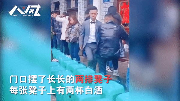 Bức xúc vì ép uống hơn 40 ly rượu mới được rước dâu, chú rể nói một câu khiến nhà gái ngỡ ngàng