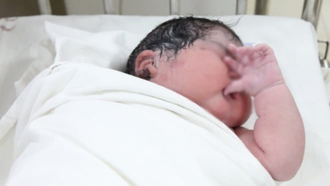 Nghiên cứu cho thấy: Trẻ sinh ra nặng hơn 4kg có nguy cơ mắc một hội chứng về nhịp tim khi trưởng thành