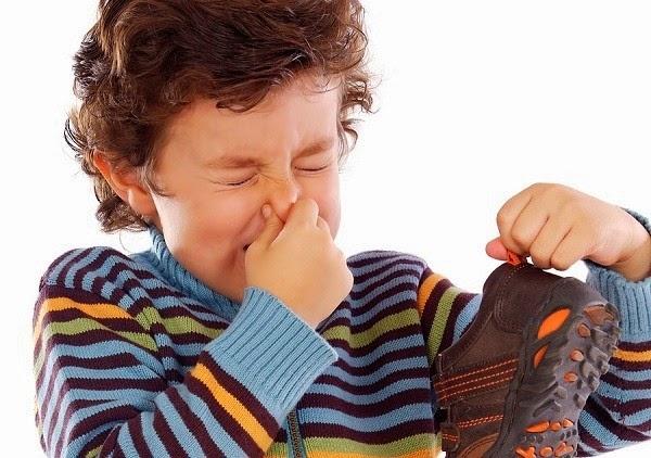 Giầy xuất hiện mùa hôi bạn chỉ làm cách này giúp khử mùi nhanh chóng