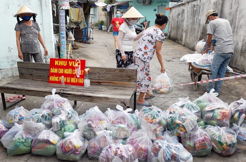 Cô gái xin hỗ trợ gần 30  loại thực phẩm 'xịn' giữa mùa dịch