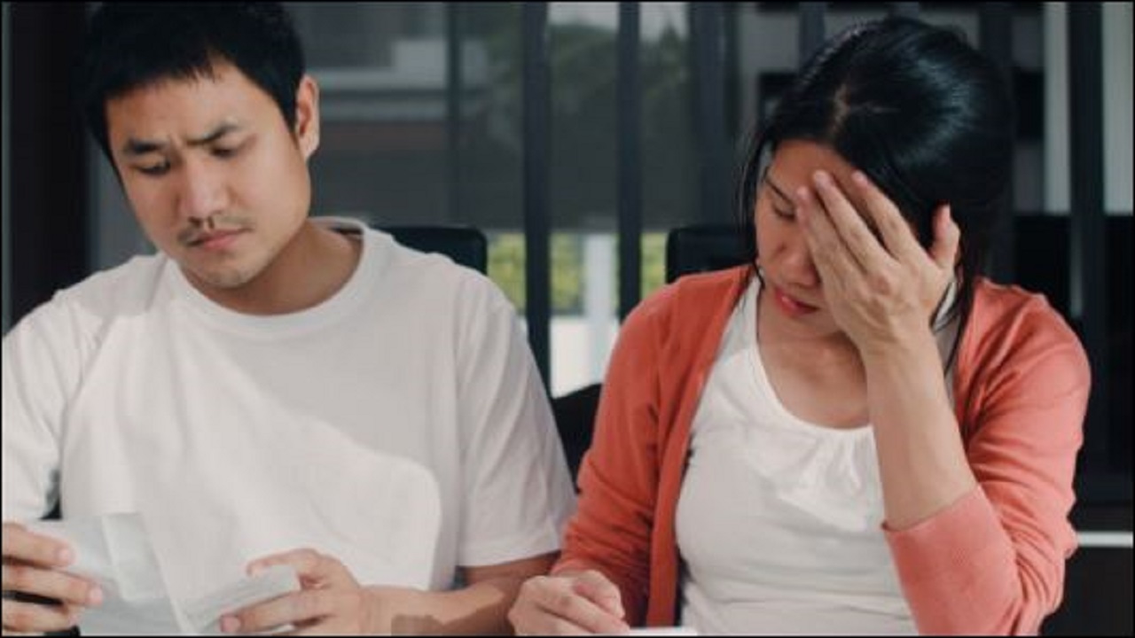 Mỗi tháng đưa vợ 10 triệu tiền lương, còn lại tôi gửi mẹ ruột giữ hộ, dù gì vợ cũng chỉ là người ngoài
