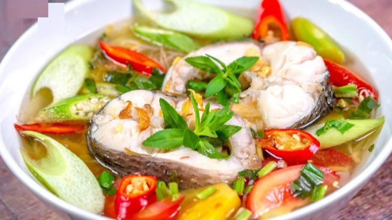 Canh cá nấu với nguyên liệu gì để ngọt nước, không tanh?