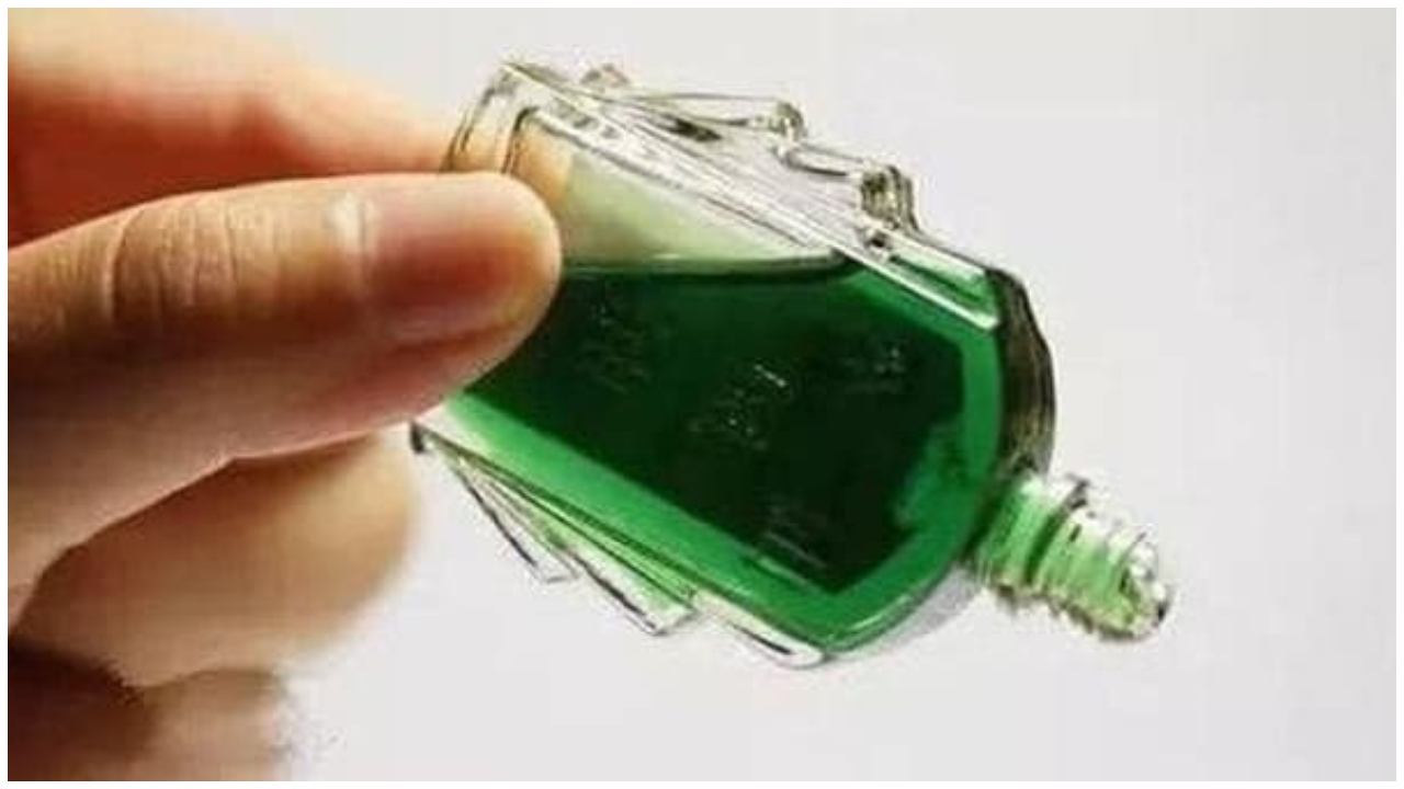 Nhỏ vài giọt dầu gió vào bồn cầu: Mẹo hay nhà nào cũng cần, giúp tiết kiệm tiền triệu, ai không biết quá phí