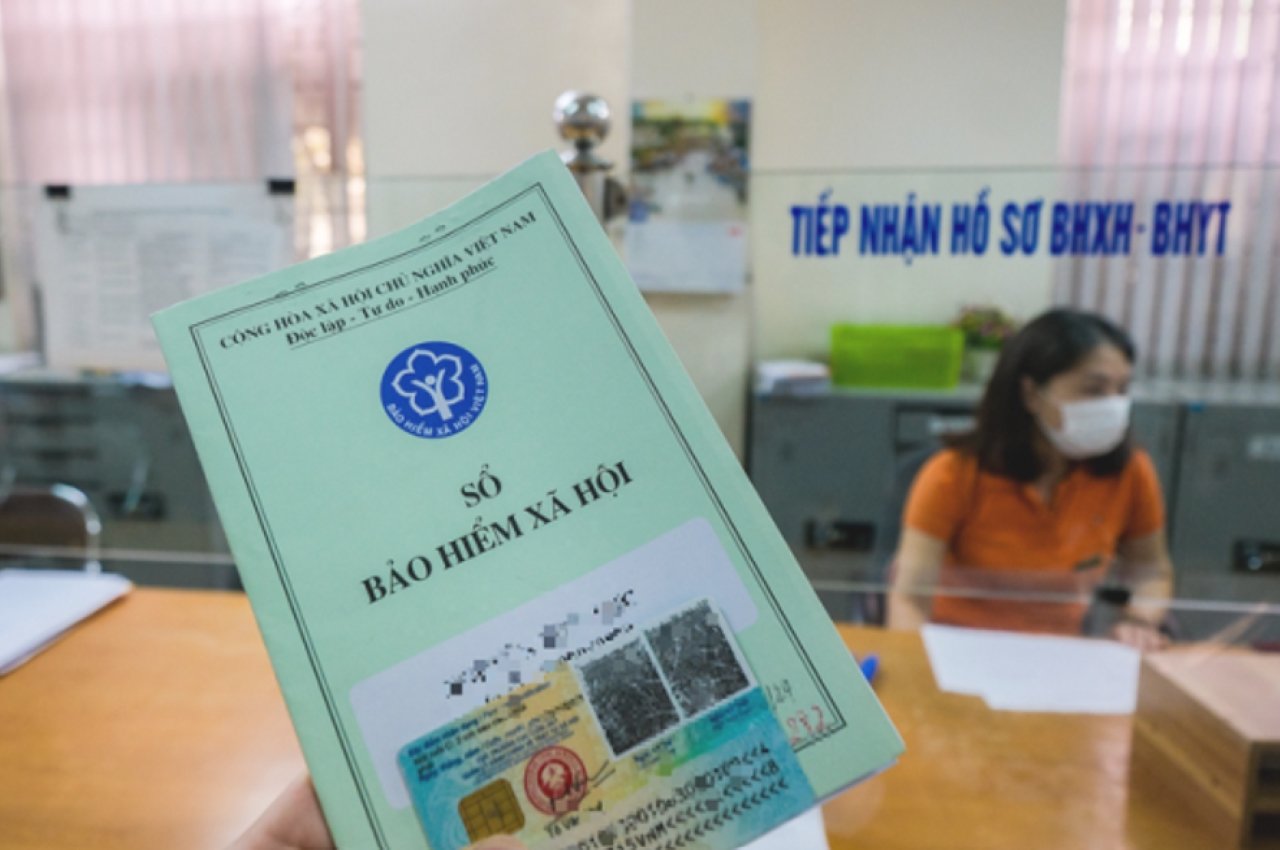 Luật BHXH 2024 đã bổ sung 2 đối tượng vào danh sách hưởng BHXH 1 lần. (Ảnh minh họa)
