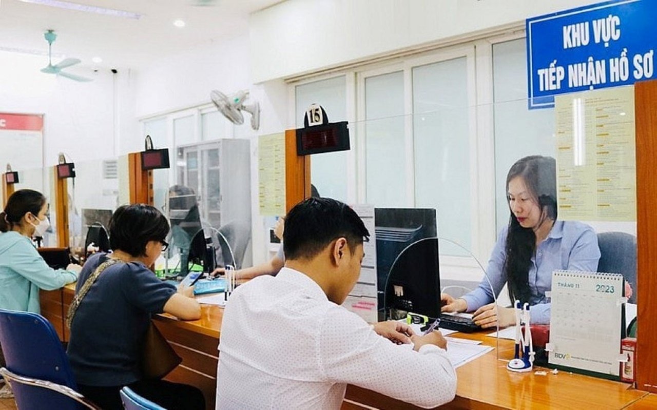 Thủ tục giải quyết hưởng trợ cấp thất nghiệp được thực hiện theo trình tự 4 bước này. (Ảnh minh họa)