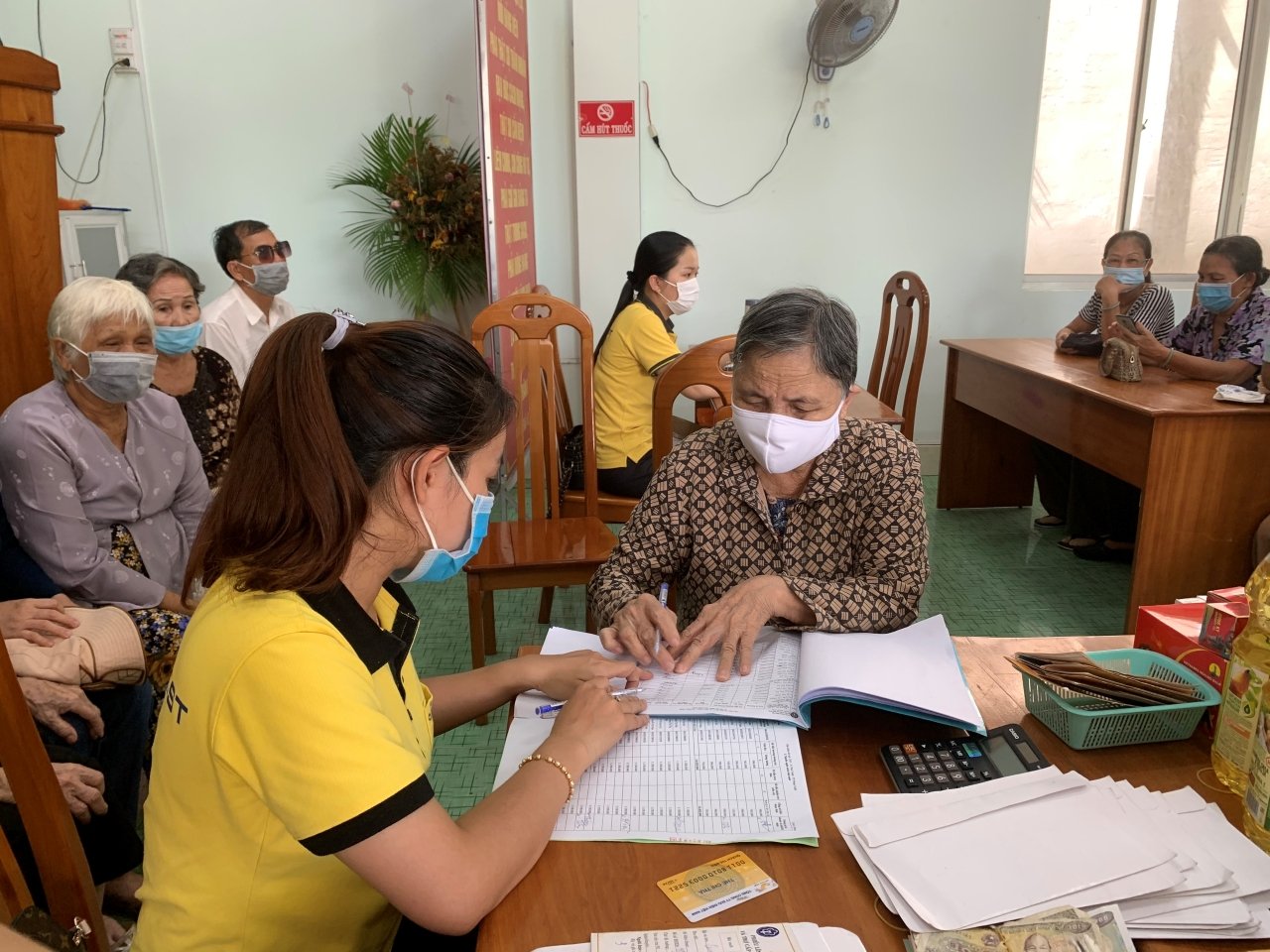 Từ ngày 1/7/2025, người lao động ngoài 45 tuổi mới bắt đầu đóng BHXH đón nhận tin vui. (Ảnh minh họa)