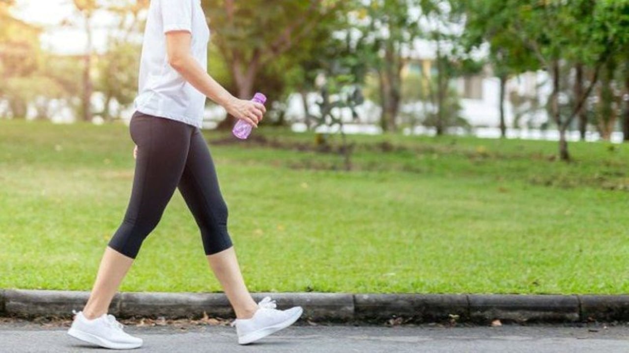 Thoái quen vận động nhẹ nhàng vào buổi sáng rất tốt cho cơ thể. (Ảnh minh họa)