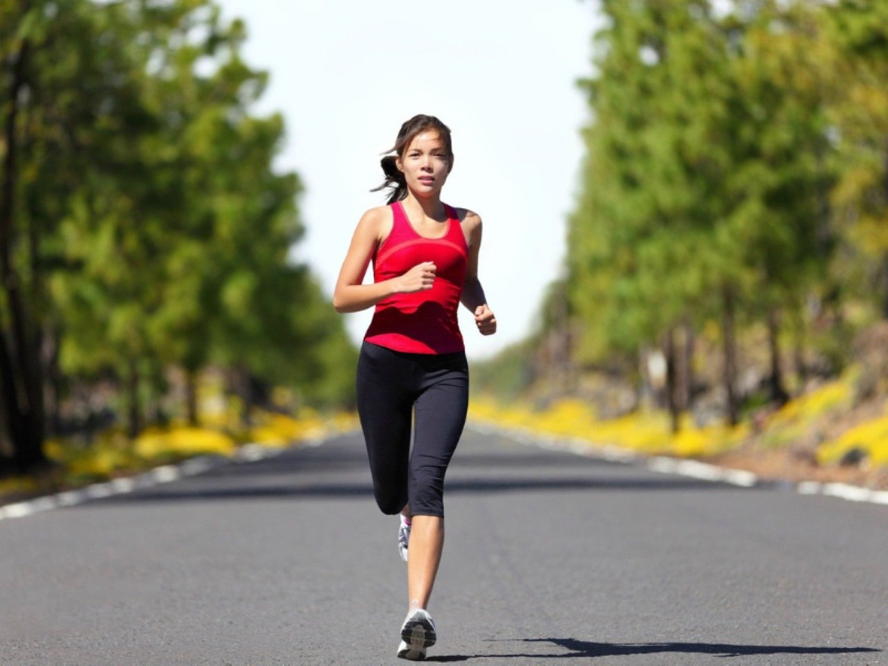 Chạy 5km mỗi ngày giúp nâng cao sức bền cơ bắp, đặc biệt là các nhóm cơ ở chân, mông, bụng và lưng dưới... (Ảnh minh họa)