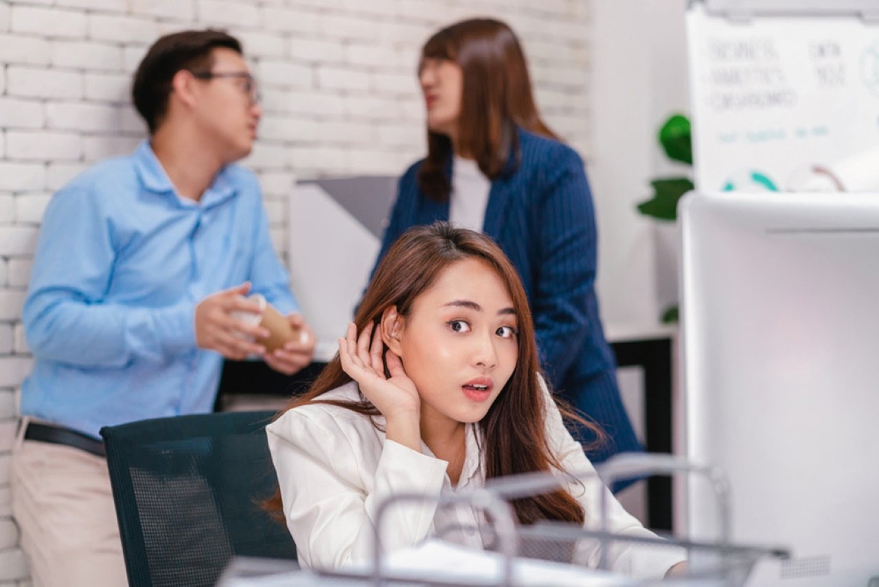 Tránh xa những người hay đố kỵ, ghen tị để giữ được lòng tốt và sự bình yên trong cuộc sống. (Ảnh minh họa)