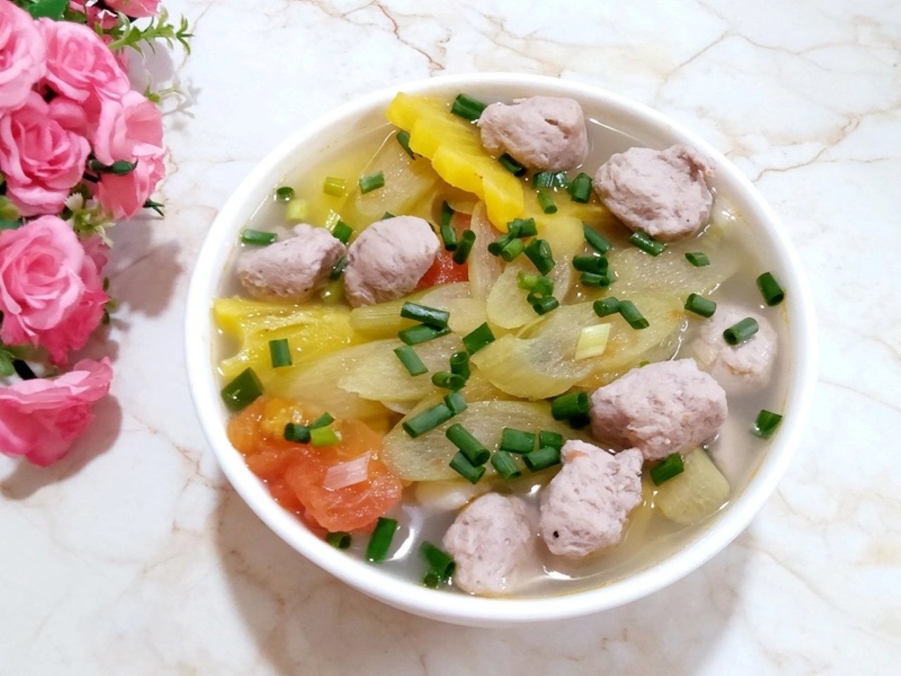 Thành phẩm món canh chua mọc dọc mùng
