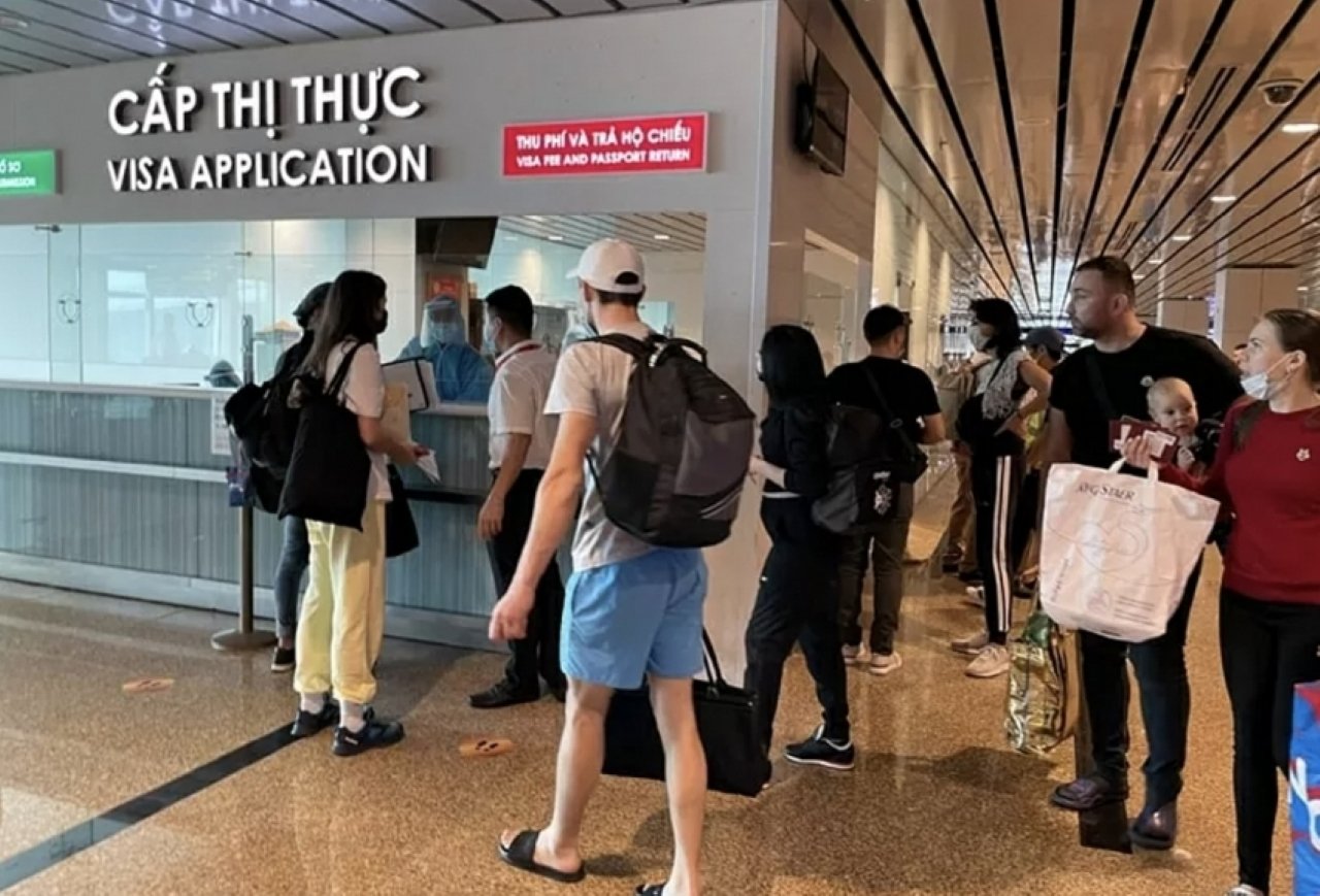 Theo quy định mới, các đối tượng này sẽ được miễn thị thực có thời hạn khi nhập cảnh vào Việt Nam. (Ảnh minh họa)