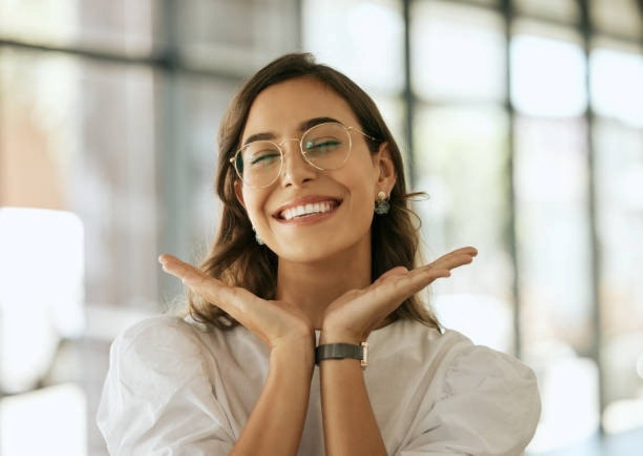 Cười nhiều hơn sẽ giúp bạn hạnh phúc hơn mỗi ngày. (Ảnh minh họa)