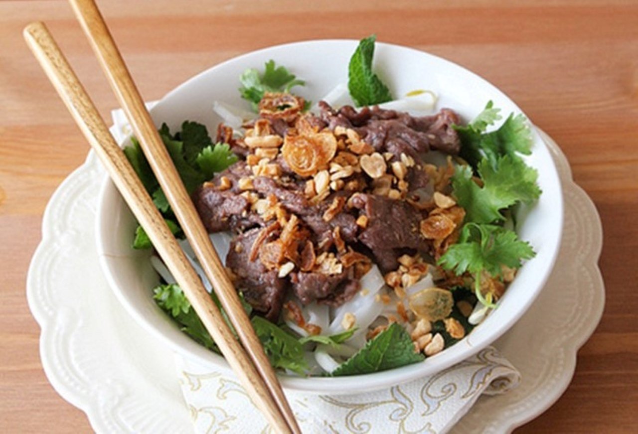 Thành phẩm món phở trộn thịt bò