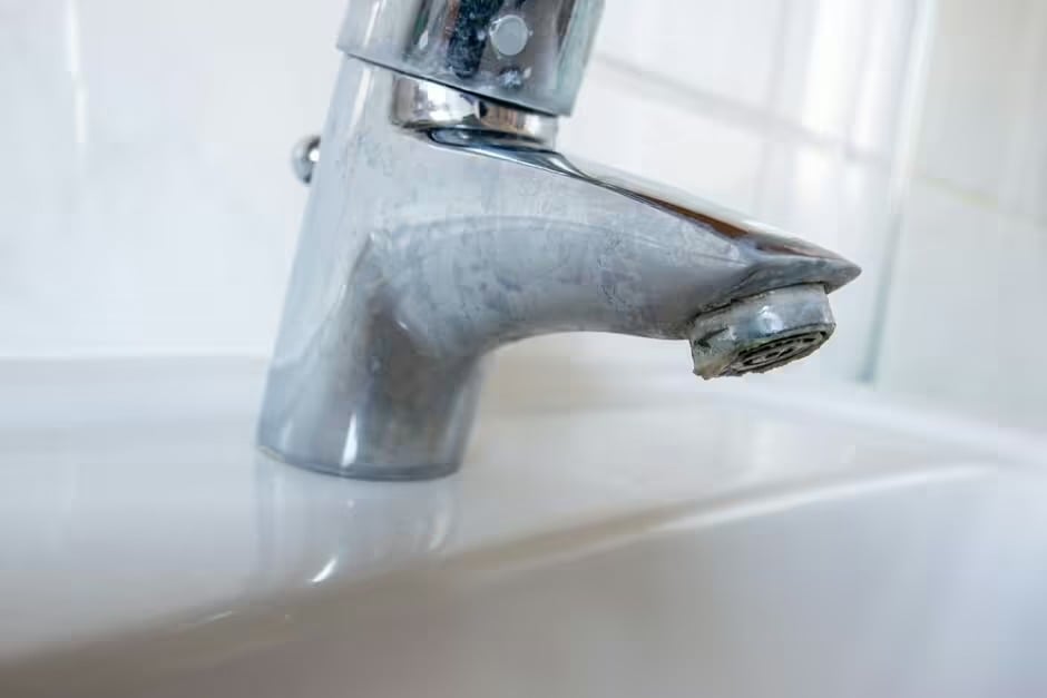 Vòi Nước Sạch Bong Cặn Vôi Chỉ Sau 25 Giây Với Một Mẹo Đơn Giản, Ai Cũng Có Thể Làm Được 1 Empty