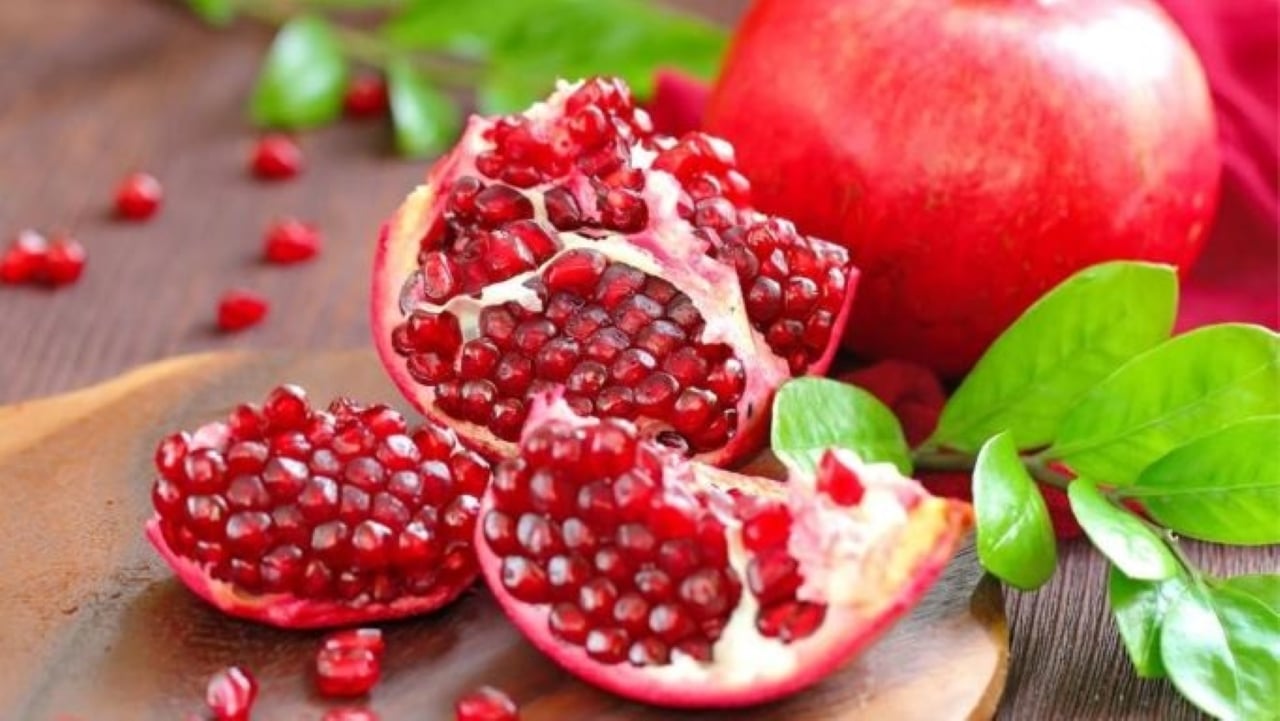 Lựu vốn quen thuộc như một loại trái cây thơm ngon, giàu dưỡng chất.