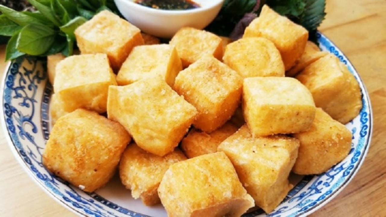 Ăn đậu phụ 3 lần mỗi tuần, bạn không chỉ cải thiện làn da, ngăn ngừa lão hóa mà còn chăm sóc sức khỏe toàn diện từ bên trong. (Ảnh minh họa)