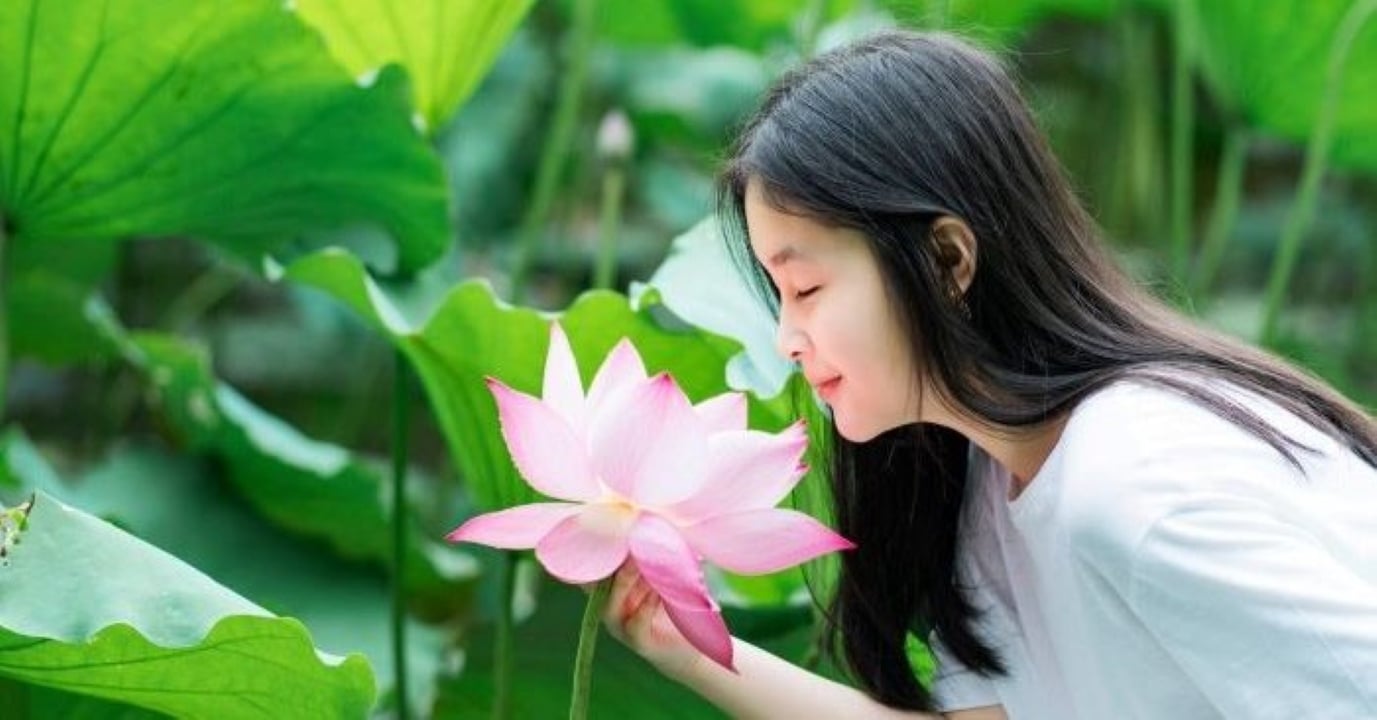 Hãy quên đi nỗi buồn và tự tạo niềm vui cho chính mình. (Ảnh minh họa)