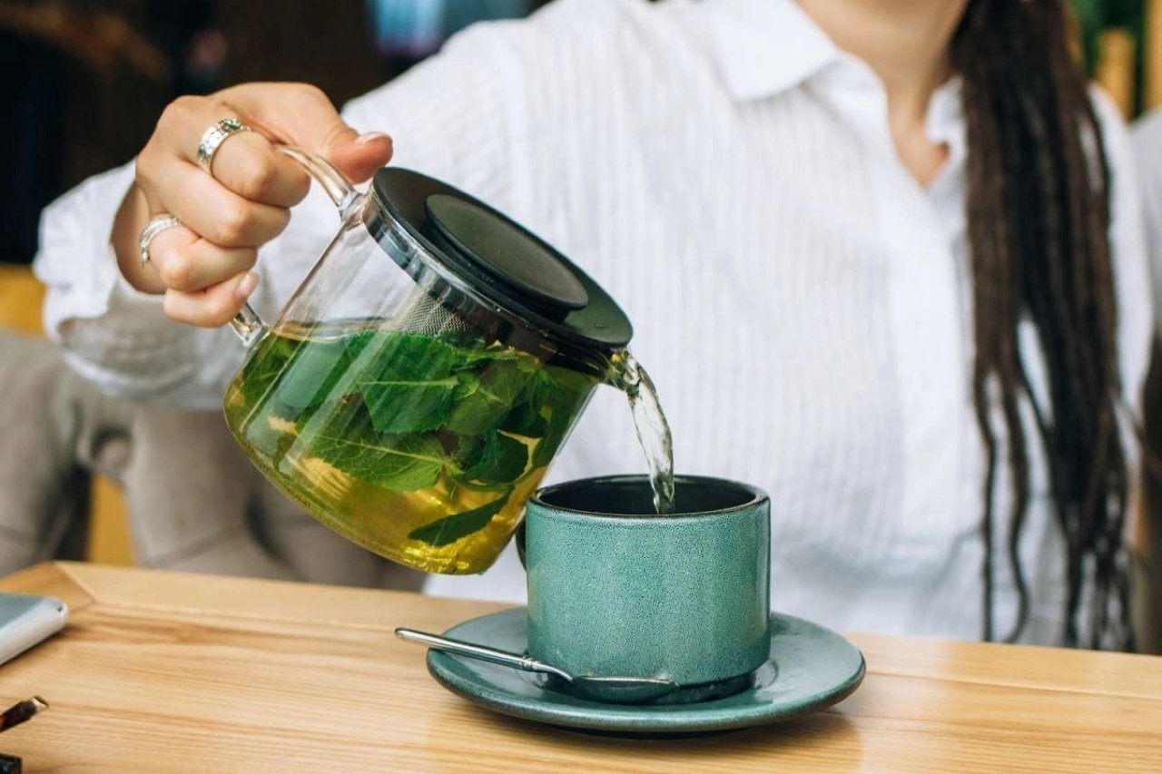 Thói quen uống trà mỗi ngày rất tốt cho sức khỏe. Uống trà có thể thúc đẩy nhu động ruột và tăng cường miễn dịch hiệu quả. (Ảnh minh họa)