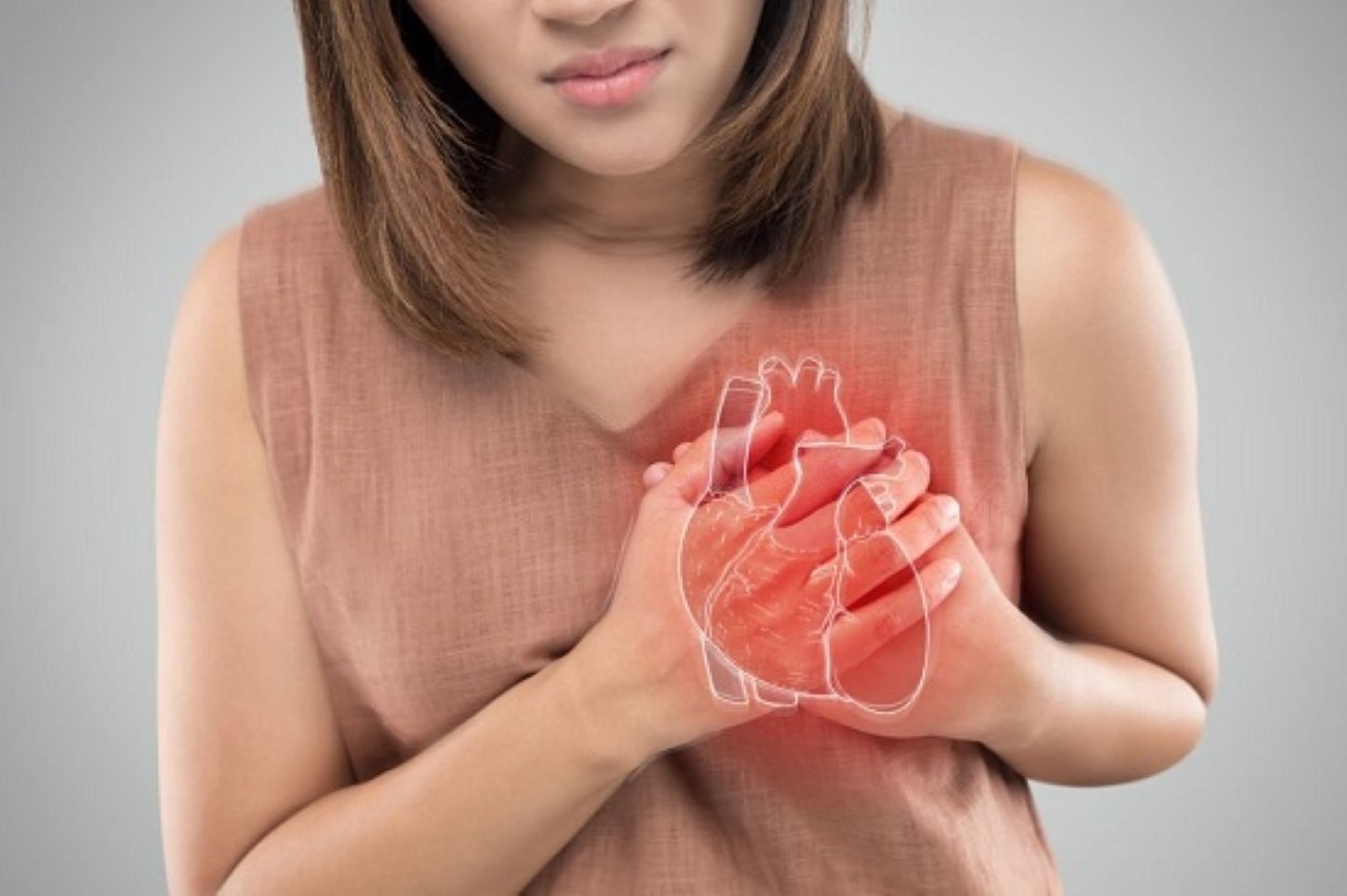Các bệnh tim mạch và mạch máu não, đặc biệt là tăng huyết áp, bệnh mạch vành và đột quỵ, là một yếu tố nguy cơ chính khác ảnh hưởng đến tuổi thọ ở người cao tuổi.(Ảnh minh họa)