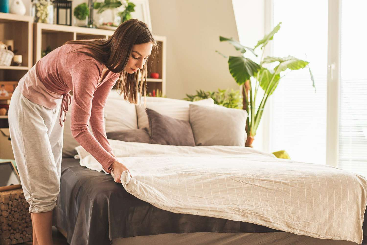 Sau Khi Nhà Có Người Mất, Tuyệt Đối Không Nên Đốt Những Đồ Vật Này, Chúng Vô Cùng Hữu Ích Cho Gia Đình Tấm Chăn Là Vật Rất Tốt Lành Trong Tang Lễ, Cũng Là Ý Nghĩa Cho Thế Hệ Mai Sau Lưu Lại, Là Một Trong Những Đồ Vật Của Người Đã Mất Không Nên Đốt. (Ảnh Minh Họa)