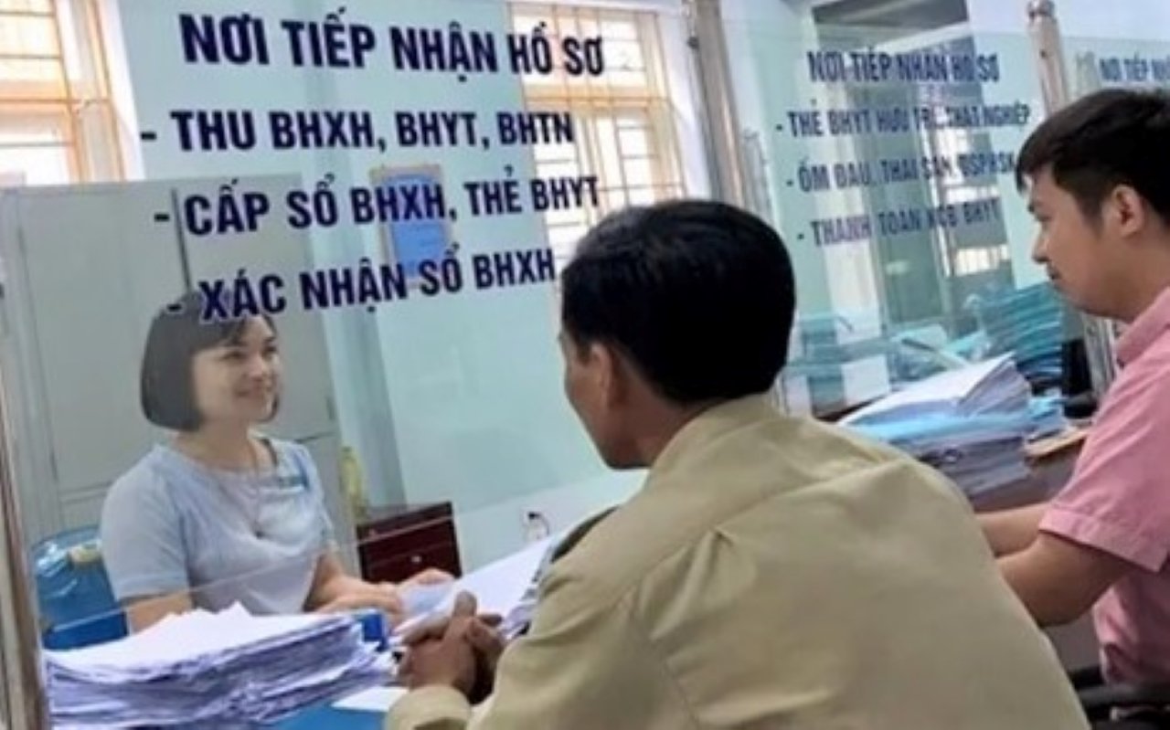 Người lao động không thực hiện thông báo tìm kiếm việc làm hằng tháng theo quy định trong 3 tháng liên tục sẽ bị chấm dứt hưởng trợ cấp thất nghiệp. (Ảnh minh họa)
