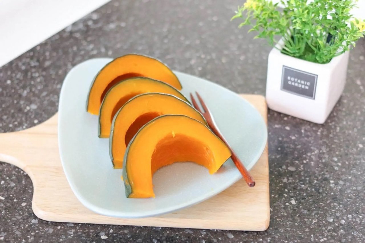 Bí ngô rất giàu chất dinh dưỡng như vitamin E, vitamin C, carotene và pectin.