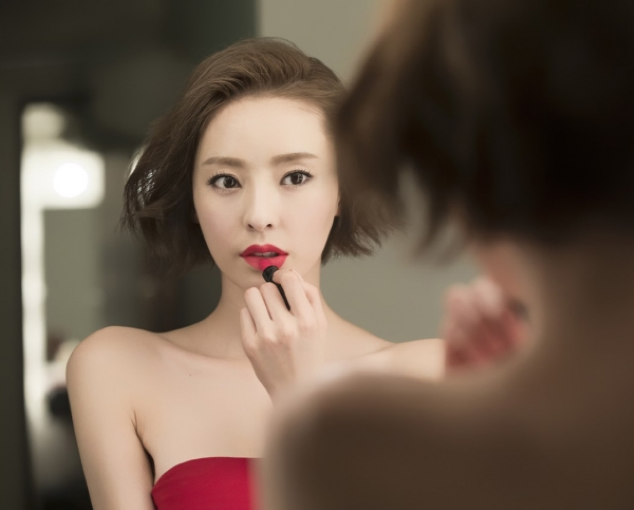 Phụ nữ xinh đẹp, tự tin, lại đoan trang hiền thục... đàn ông nào không mê. (Ảnh minh họa)