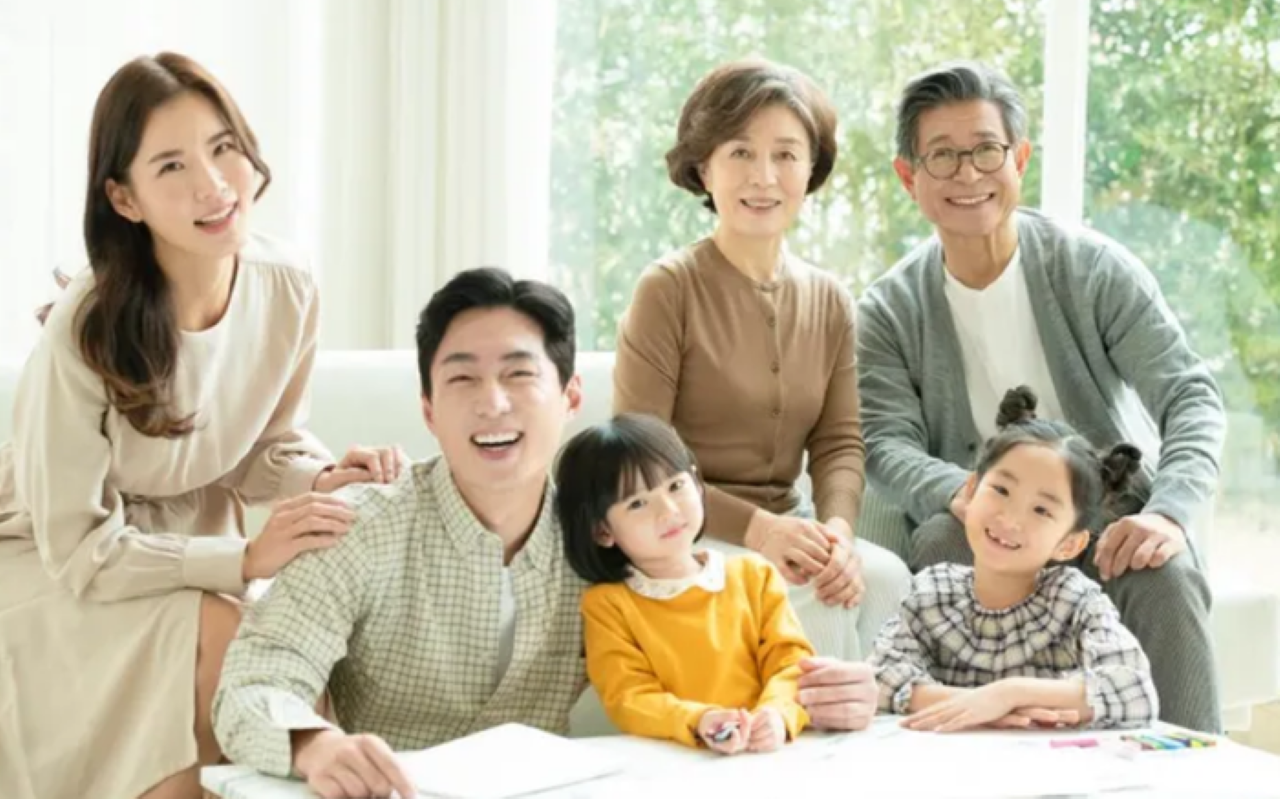 Bầu không khí gia đình đóng vai trò quan trọng cho sự phát triển của trẻ. (Ảnh minh họa)