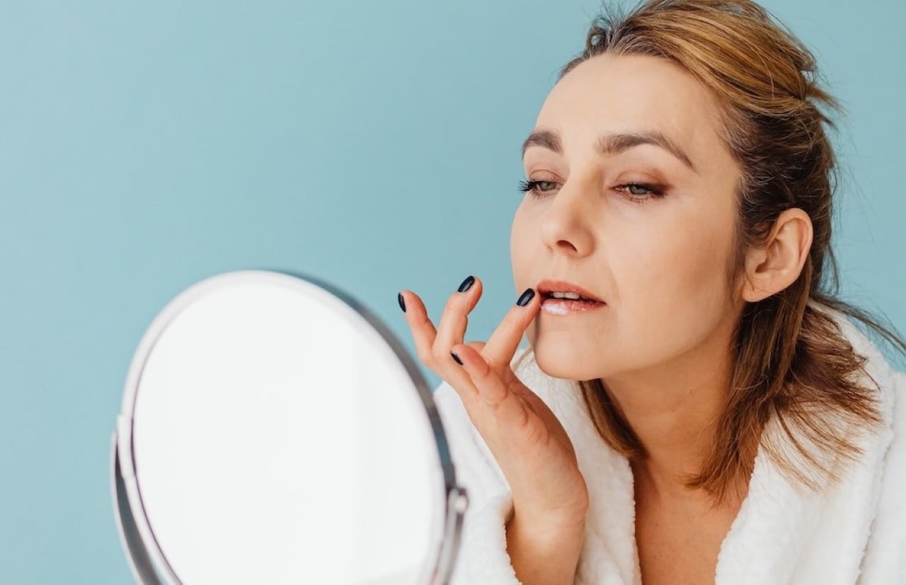 Những người trang điểm thường xuyên có sức khỏe tinh thần tốt hơn hẳn những người không bao giờ trang điểm, đặc biệt là phụ nữ trung niên. (Ảnh minh họa)