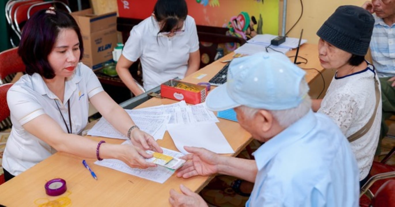 Thời gian hưởng chế độ trợ cấp hưu trí xã hội hằng tháng tính từ tháng Chủ tịch UBND cấp xã ký quyết định. (Ảnh minh họa)