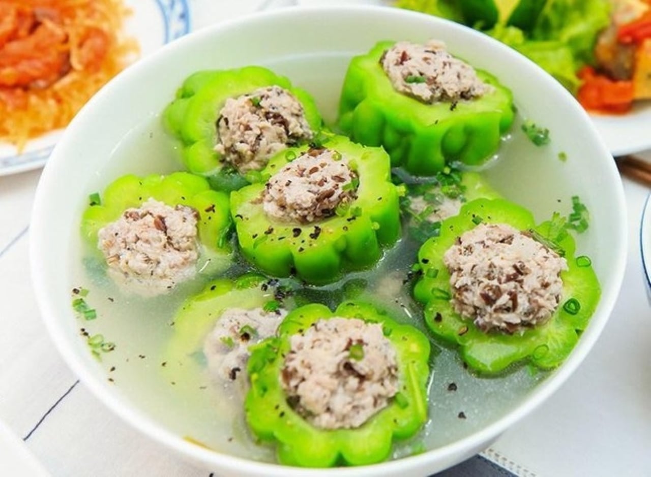 Bạn không nên ăn mướp đắng khi không khỏe, nôn mửa, tiêu chảy và các vấn đề khác. 