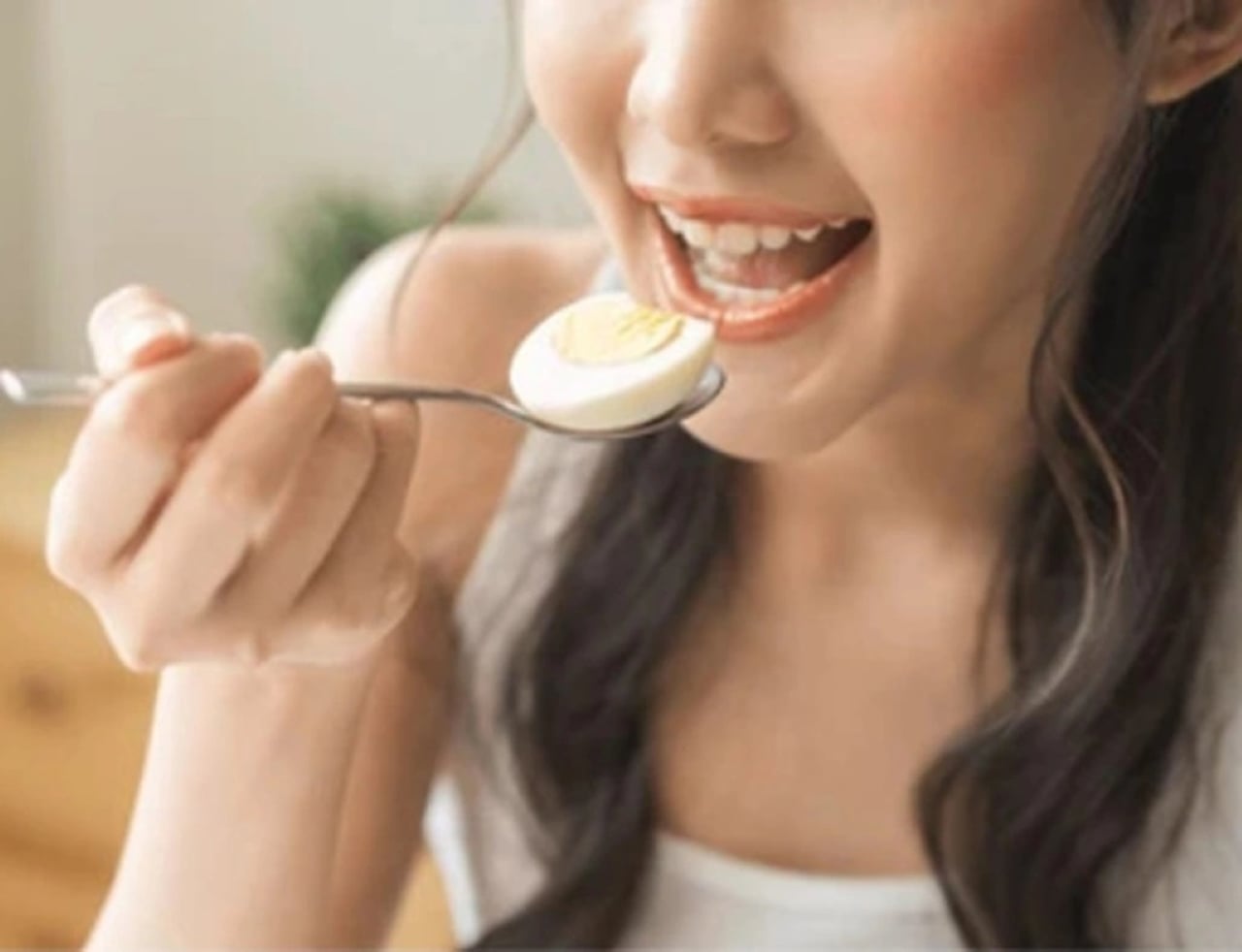  Với những người có bệnh tuyến giáp, việc ăn trứng cần được cân nhắc và lưu ý cẩn thận để tránh ảnh hưởng tiêu cực đến sức khỏe. (Ảnh minh họa)