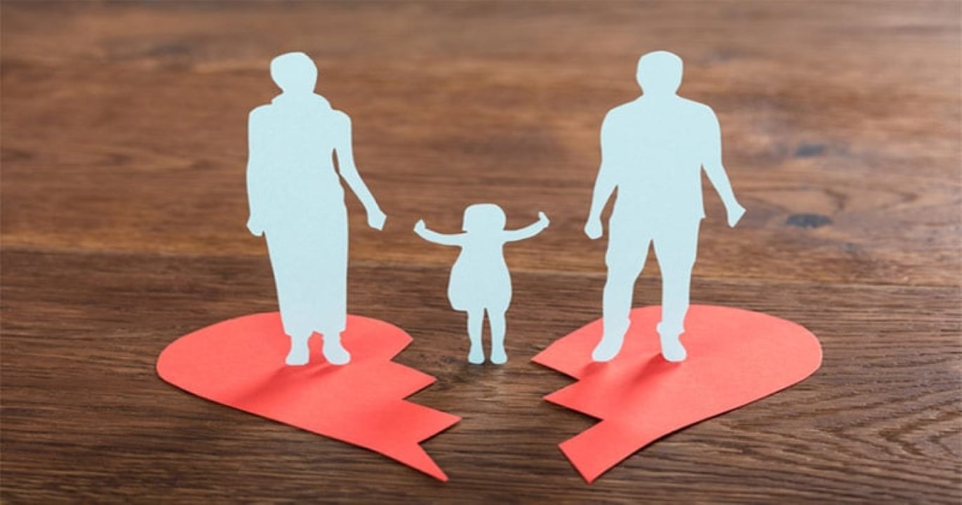 Sau ly hôn, con dưới 36 tháng tuổi thường được giao cho mẹ chăm sóc. Tuy nhiên, người cha vẫn có thể được giao nuôi con nếu chứng minh đủ điều kiện theo quy định của pháp luật. (Ảnh minh họa)