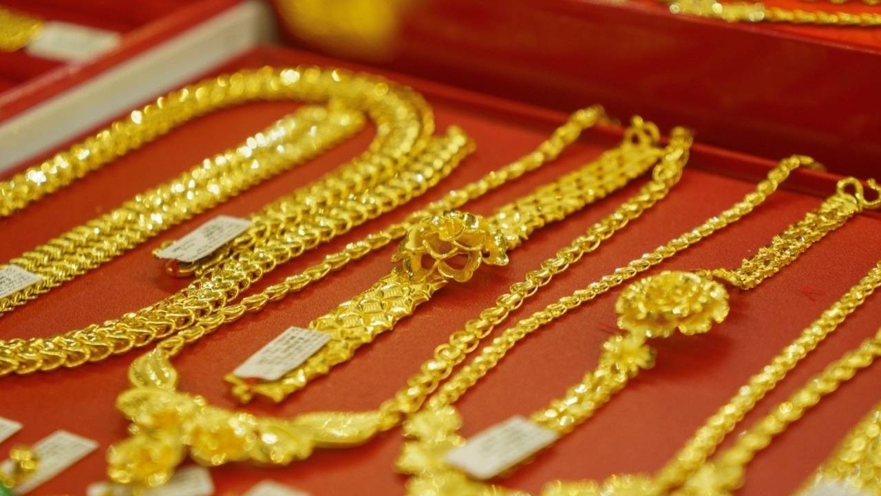 Giá vàng hôm nay 15/2/2026: SJC tăng 2 triệu, vượt mốc quan ...