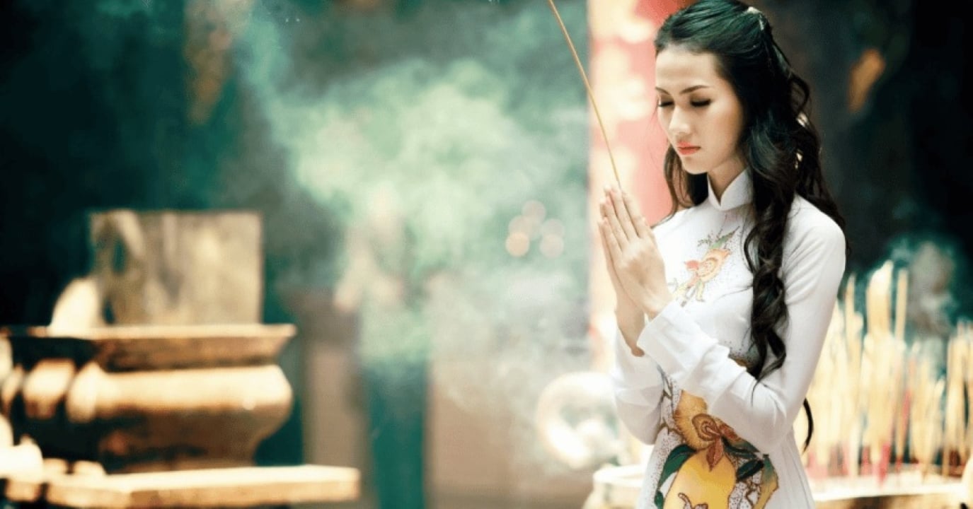 Dù bạn cầu Phật hay cầu người cũng vậy, suy cho cùng thì chúng ta nên tự cầu chính bản thân mình. Chỉ cần cư xử và hành động thuận theo thiên địa, làm nhiều việc lành tích đức, người tốt sẽ tự nhiên nhận được phúc báo. (Ảnh minh họa)