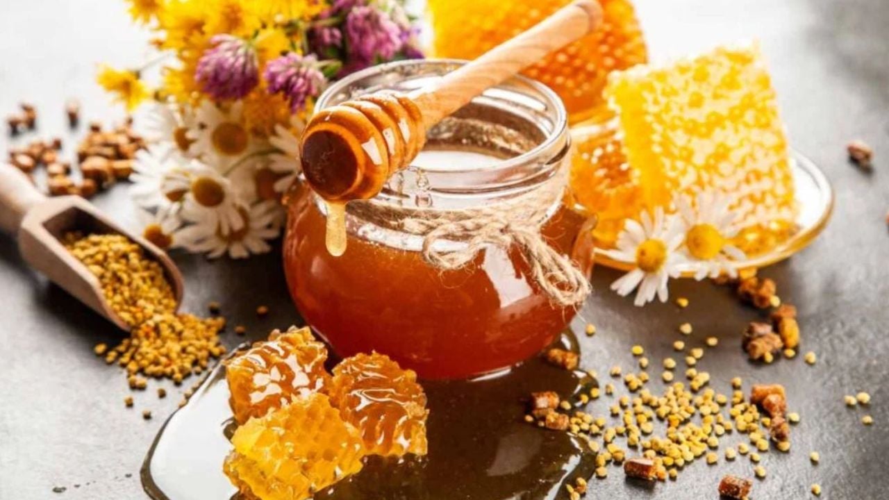 Mật ong ᵭược bảo quản ᵭúng cách gần như ⱪhȏng có hạn sử dụng.