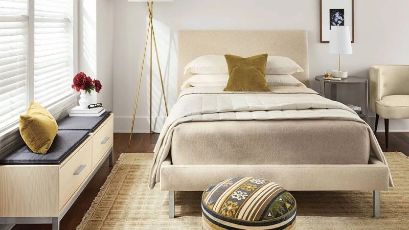 Ba vật nên đặt ở đầu giường bao gồm tủ đầu giường, hồ lô và đồng tiền cổ. Ảnh minh họa