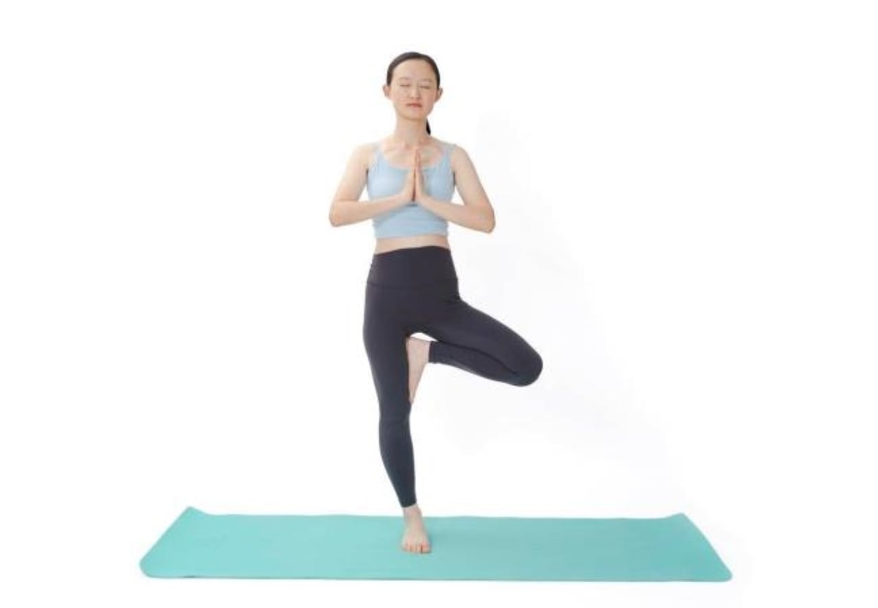 Bài kiểm tra đứng trên một chân với mắt nhắm. (Ảnh minh họa)