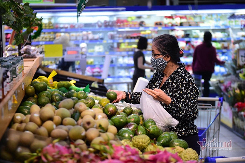 Ưu tiên mua thực phẩm theo mùa. (Ảnh minh họa)