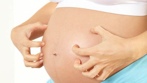 Mang thai tháng cuối bị ngứa có sao không?