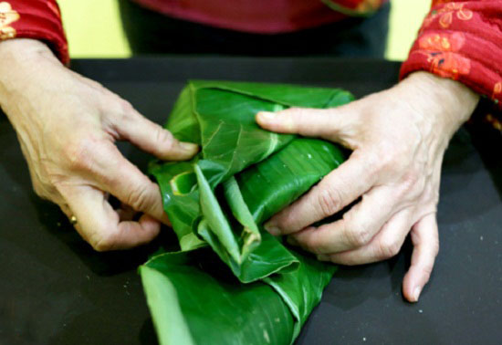 Bi quyet goi banh chung bang tay khong can khuon ngay tet phunutoday.vn 13